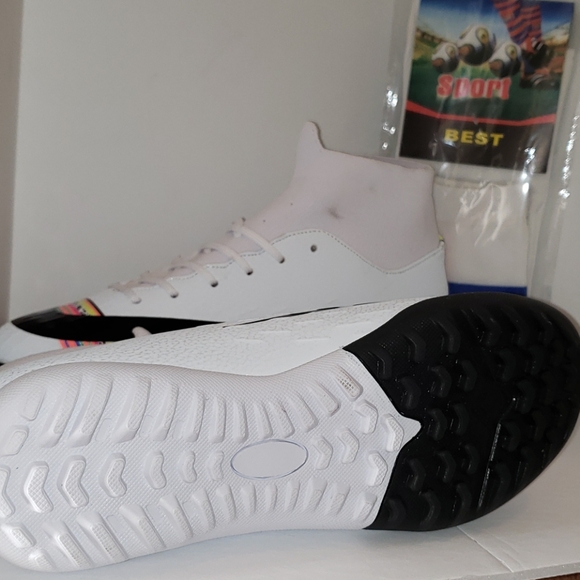 New BINBINNIAO Soccer Shoes. - Picture 4 of 12